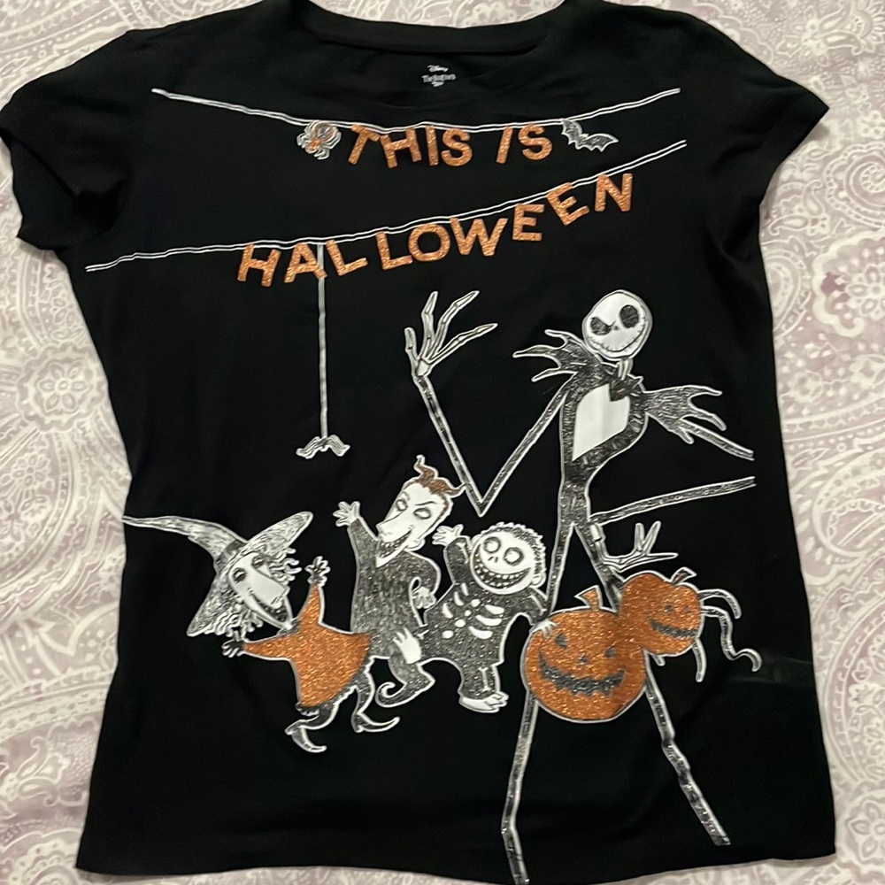 Nightmare Before Christmas juniors Tee size XL (more like a large)